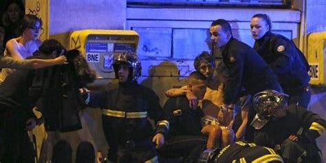 巴黎恐怖袭击现场曝光 遇难平民横尸街头_手机凤凰网
