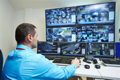 保安看视频监控安防系统高清图片下载-正版图片504829487-摄图网