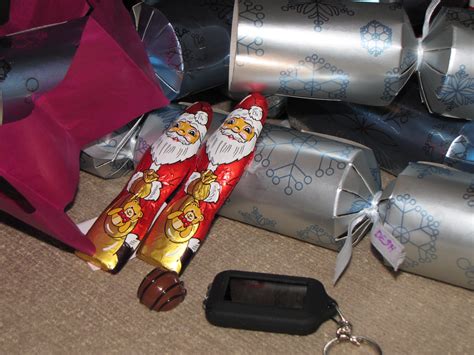Easy Home Made Christmas Crackers - Diary of a First Child