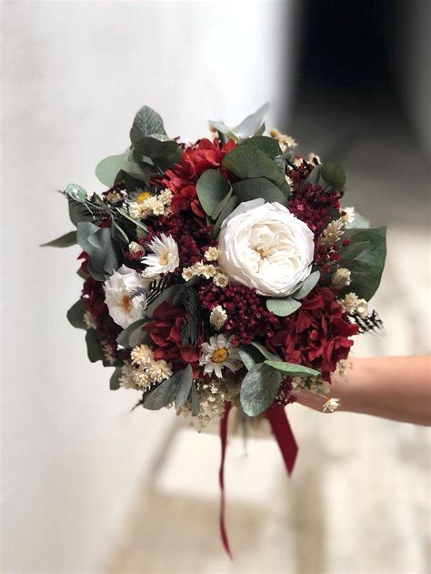 Ramo / bouquet de flor preservada en tonos burdeos y blanco - FLORENCE ...