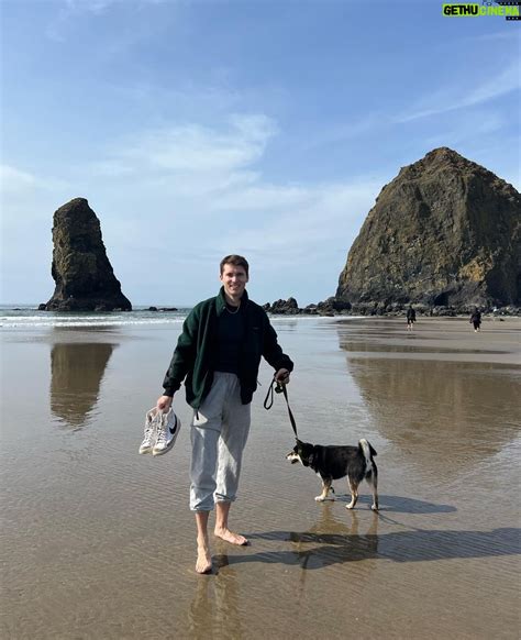 Andrew Neighbors Most Liked Photos and Posts | Gethu Cinema