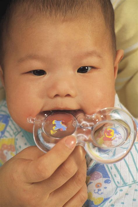 What Are the Treatments for Baby Teething Rashes? | 2bstronger.com