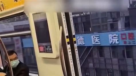 重庆地铁回应列车高架上开门行驶：这次是意外_七环视频_澎湃新闻-The Paper