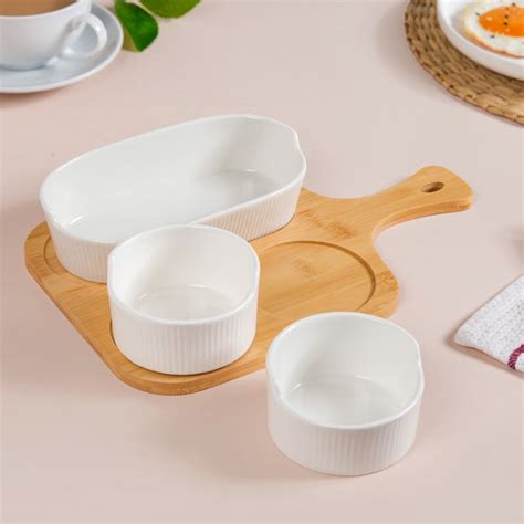 Set Of 3 Ceramic Bowls And Oval Plate With Tray Online - Premium ...