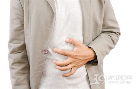 胃痛的位置在哪里 分清胃痛还是腹痛很重要_坏男人网