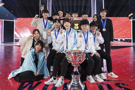 The 2020 League World Championship peaked at 3.8 million viewers, 100,000 less than last year