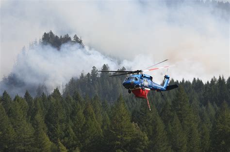 Moon Complex wildfires latest: Evacuations downgraded as SW Oregon ...