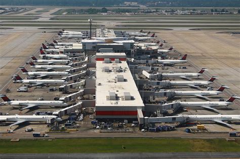 ATL Concourse B - June 2016 | Airport, International airport, Airports ...
