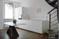 piastrelle cucina effetto legno una mansarda con scala elicoidale e pavimento in piastrelle cucina effetto legno una mansarda con scala elicoidale e pavimento in