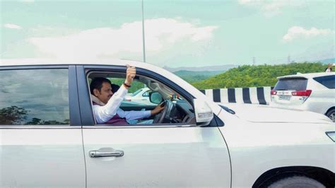 Samruddhi Expressway inauguration: Fadnavis, Shinde take turns at ...