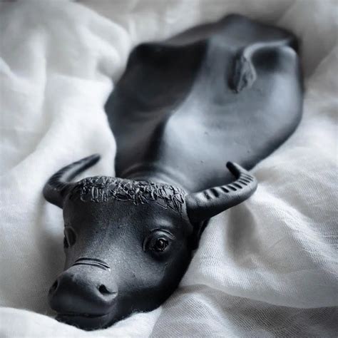 Amalfiee Handmade Terracotta Small Bull Sculpture - Amalfiee Ceramics
