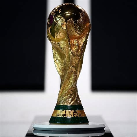 World Cup Trophy Drawing 的图像结果