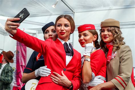 她被称为俄罗斯“高圆圆”！俄航空姐秀“最美证件照” - 每日头条