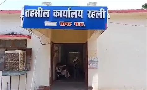 सागर : सरकारी रिकॉर्ड में जिंदा किसान मृत घोषित, सबूत लेकर दफ्तरों के ...