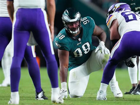 Download Football Defensive Lineman Ready Position Wallpaper ...