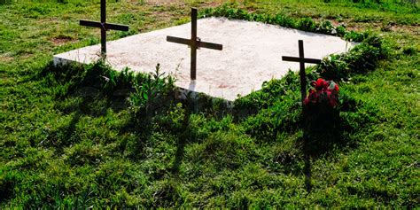 坟墓 的图像结果