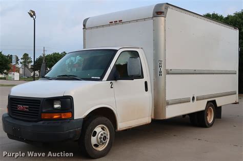 2005 GMC Savana G3500 box truck in Oklahoma City, OK | Item FE9617 sold | Purple Wave