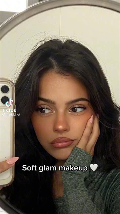 Simple Makeup Tutorial 的图像结果