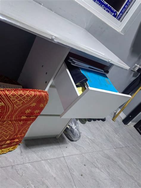 Computer Study Table with Leg Space 的图像结果