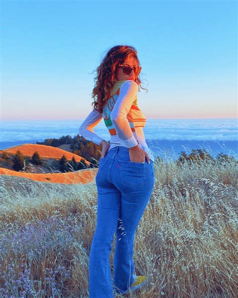 Ava Taylor | Scrolller