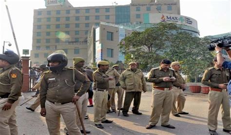 Delhi: RTI के तहत हुआ चौंकाने वाला खुलासा, हर 35 दिन में एक पुलिसकर्मी ...