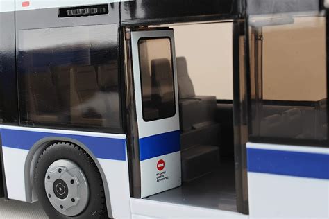 Buy Daron RT8563 New York City MTA Metro Articulated Electric Bus 1:43 ...