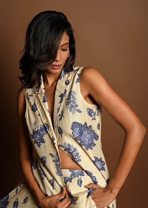 Buy Latest Indo Western Dresses Online – Anvi Couture