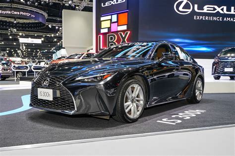 จะซื้อ 2020 Lexus IS 2.5 300 Hใช่ไหม ดูราคาข้อมูลสเปกและจุดเด่นในมาเลเซีย