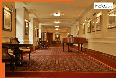 Meeting to divide in two parts was held in this hotel, it is located in ...