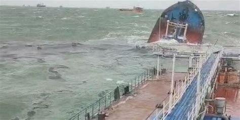 Oil tanker pursued by US now has a Russian flag painted on its side