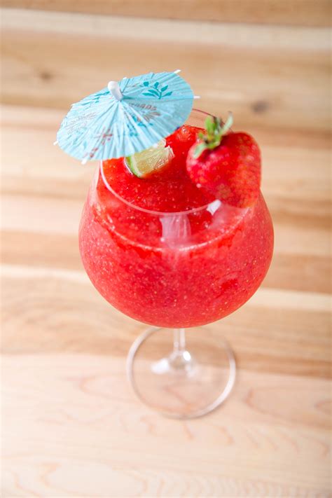 Easy Strawberry Daiquiri - Baking Beauty