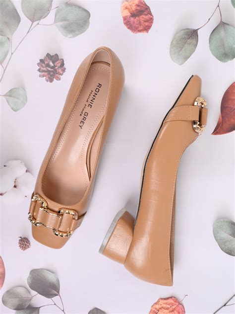 Women Camel Solid Ballerinas – ShoeTree