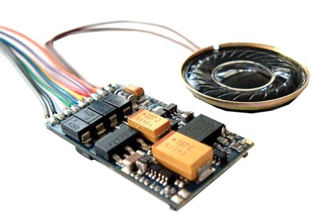 How to Fit a DCC Sound Decoder 的图像结果