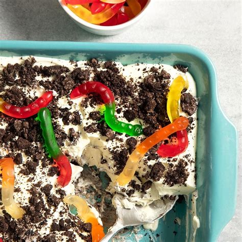 Mud Dessert With Gummy Worms Dirt Pudding Cups With Gummy Worms
