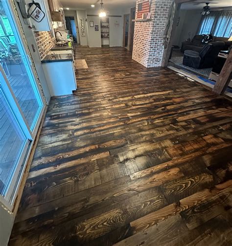 Laminate Floor With Knotty Pine Walls | Floor Roma