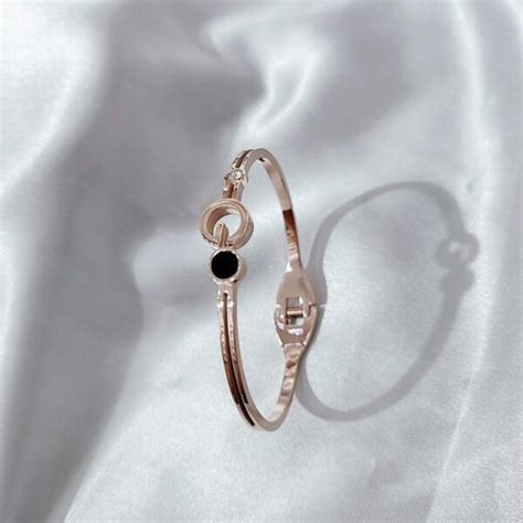 Bracelets – SASSYNESS