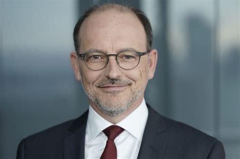 Helaba startet ChatGPT samt KI-Führerschein in gesamter Bank ...