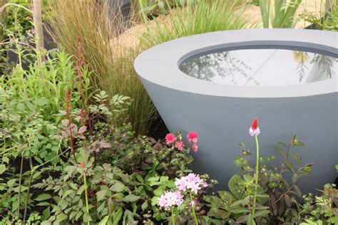 I love this modern bird bath, it's so architectural. | Bird bath ...
