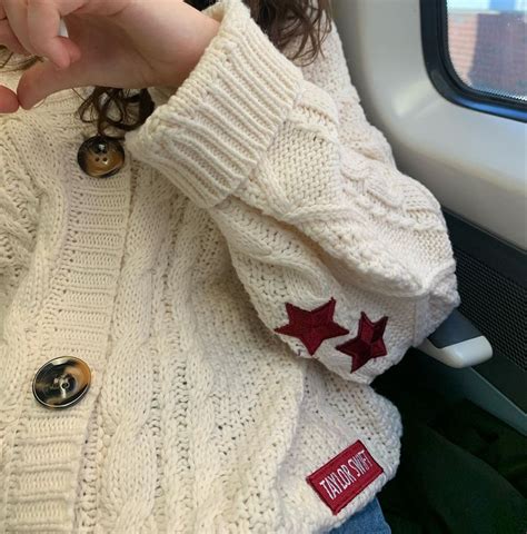 Taylor swift red cardigan | Taylor swift red, Red cardigan, Taylor