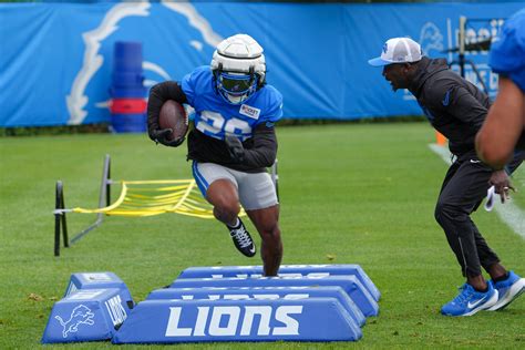 Jahmyr Gibbs injury updates: The latest on Detroit Lions RB's status | Sporting News