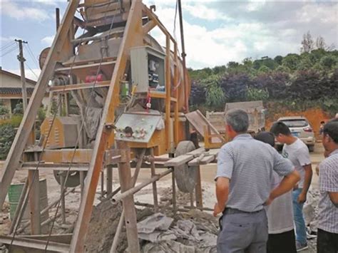 桂林：一工人操作混凝土搅拌机被电击身亡