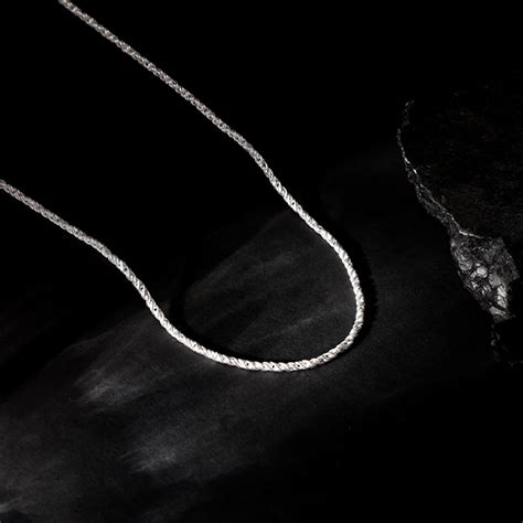 Buy Gold & Silver Chain For Men and Women at Best Price – GIVA