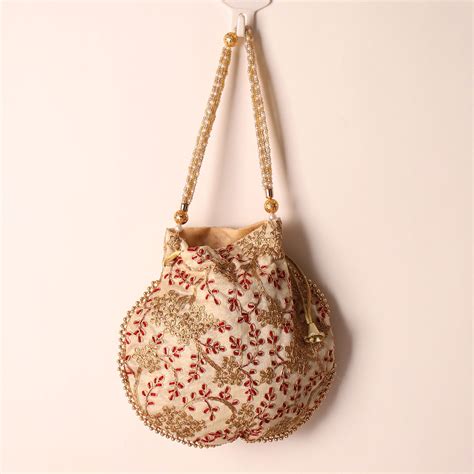 The Golden Amulet off White Potli – Cippele