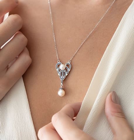 Diamond jewellery in fine gold & platinum | GLAMIRA.in