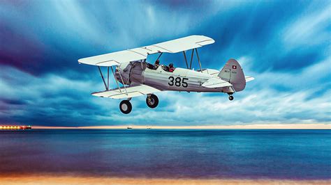 Alien Aircraft Stearman 的图像结果