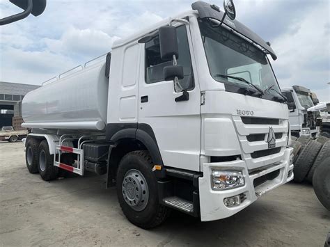 5000-5500 Liter Oil Tank Truck Flammable Liquid Gas Transport Truck ...