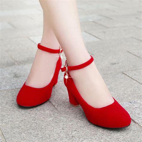 zapatos rojos elegantes para mujer