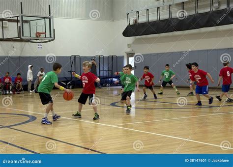 Kids Playing Basketball Match Editorial Photo - Image of jumping ...