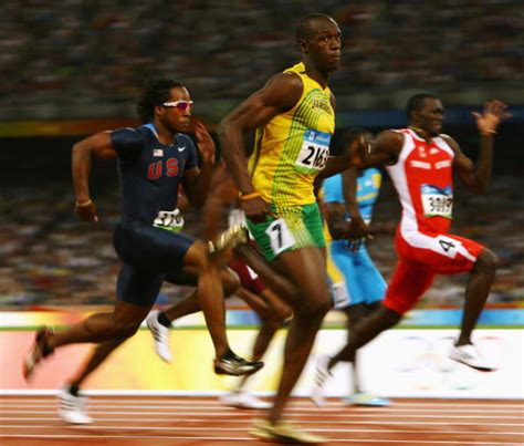 一百米 普通人100米跑多少秒_短跑姿势图解