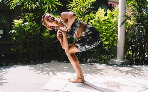 Chair Core Exercise Over 50 的图像结果